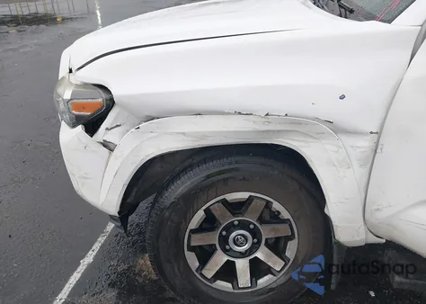 2018 Toyota Tacoma Sr5 V6 z USA, uszkodzony, nr VIN 5TFAZ5CNXJX070774